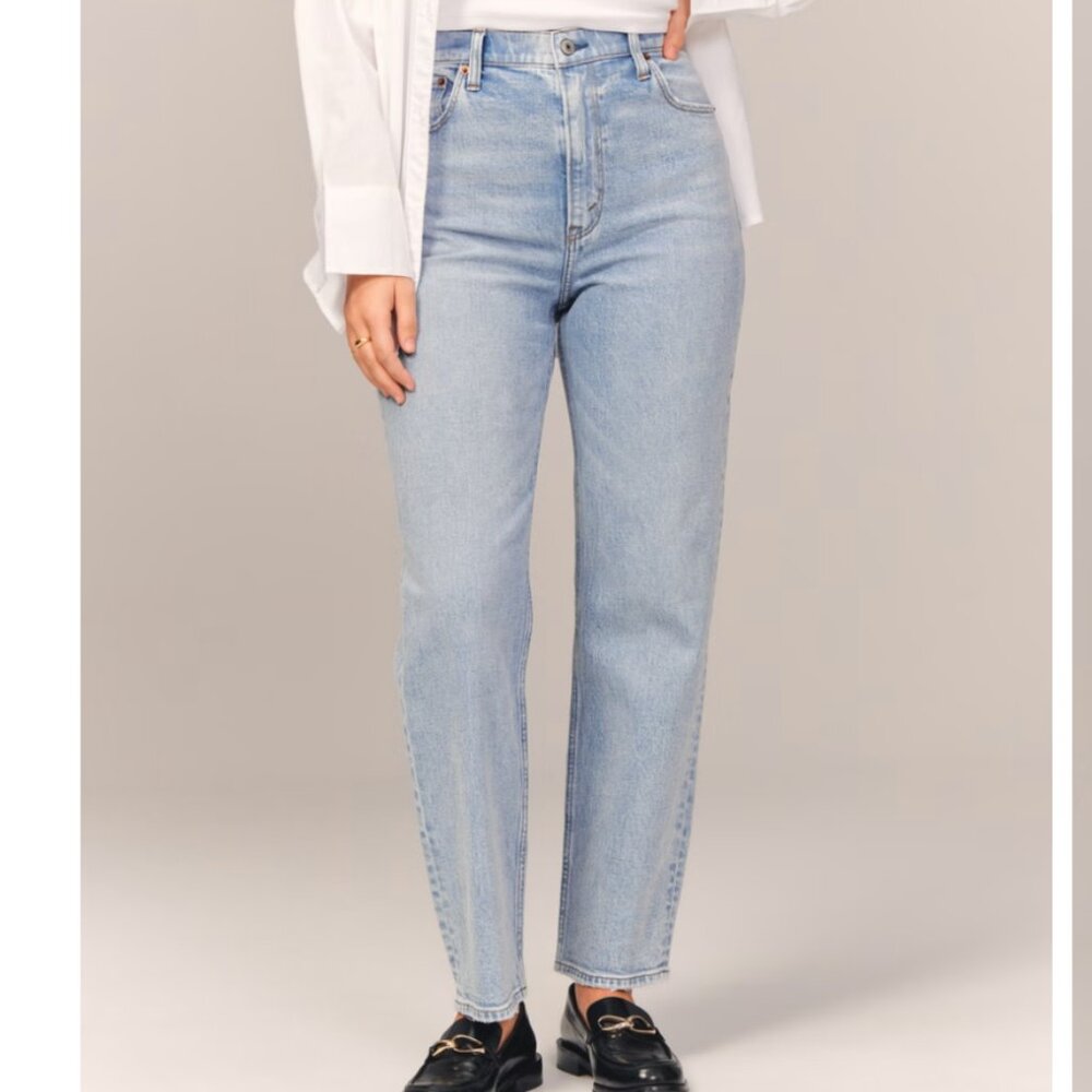 Abercrombie Curve Love Ultra High Rise Ankle Straight Jean - Light, Size 26R NWT